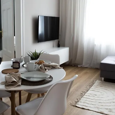 Modernes Lieblingsfleck I 2 Schlafzimmer I 4 Betten I Zentrumsnah Apartment *